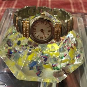 🌻3/$15 Simple Watch with rhinestones